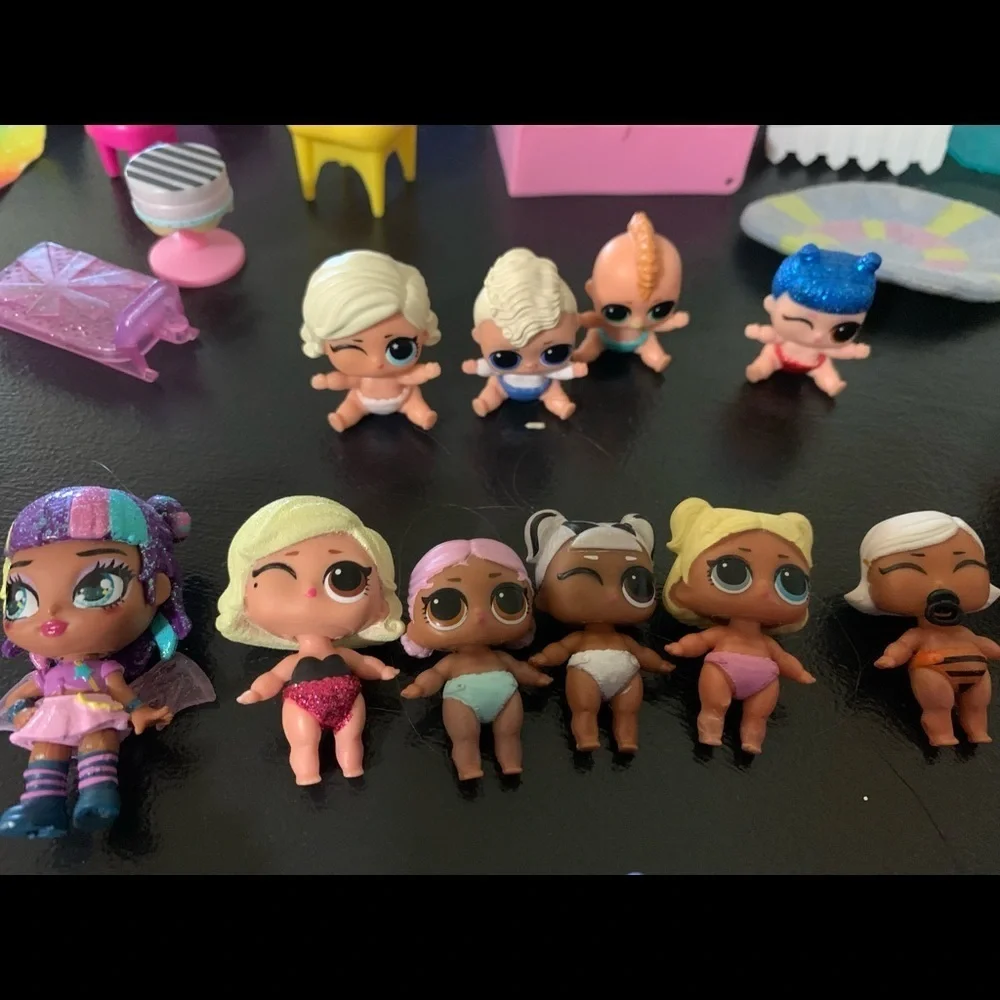 OMG LOL surprise Lot of 190 figures clothes/shoes/ice cream cart